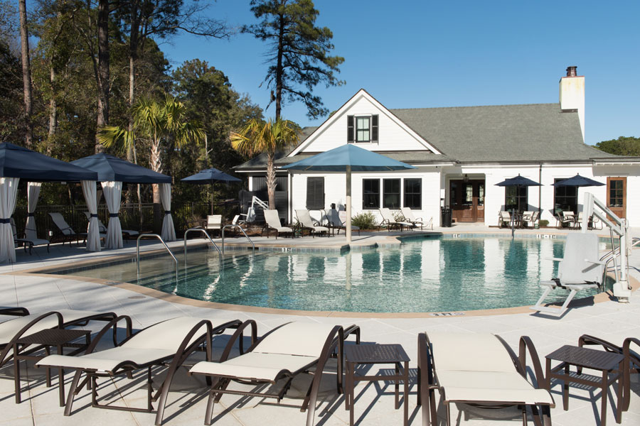 Hilton Head National Gallery page. Picture of clubhouse outside